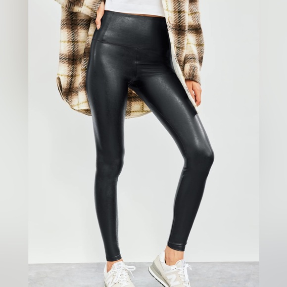 Aritzia | Wilfred Free | Daria Pant | S | Black - Picture 1 of 8